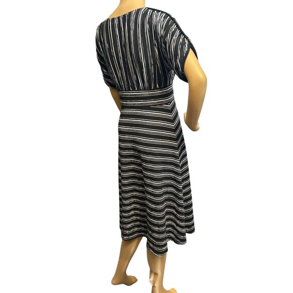 (5 for $25) Max Studio V-Neck Striped Short Sleeve Dress in Black/White Small - Picture 4 of 7